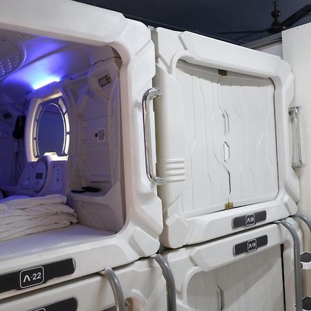 Hotel Astropods à Bombay Extérieur photo