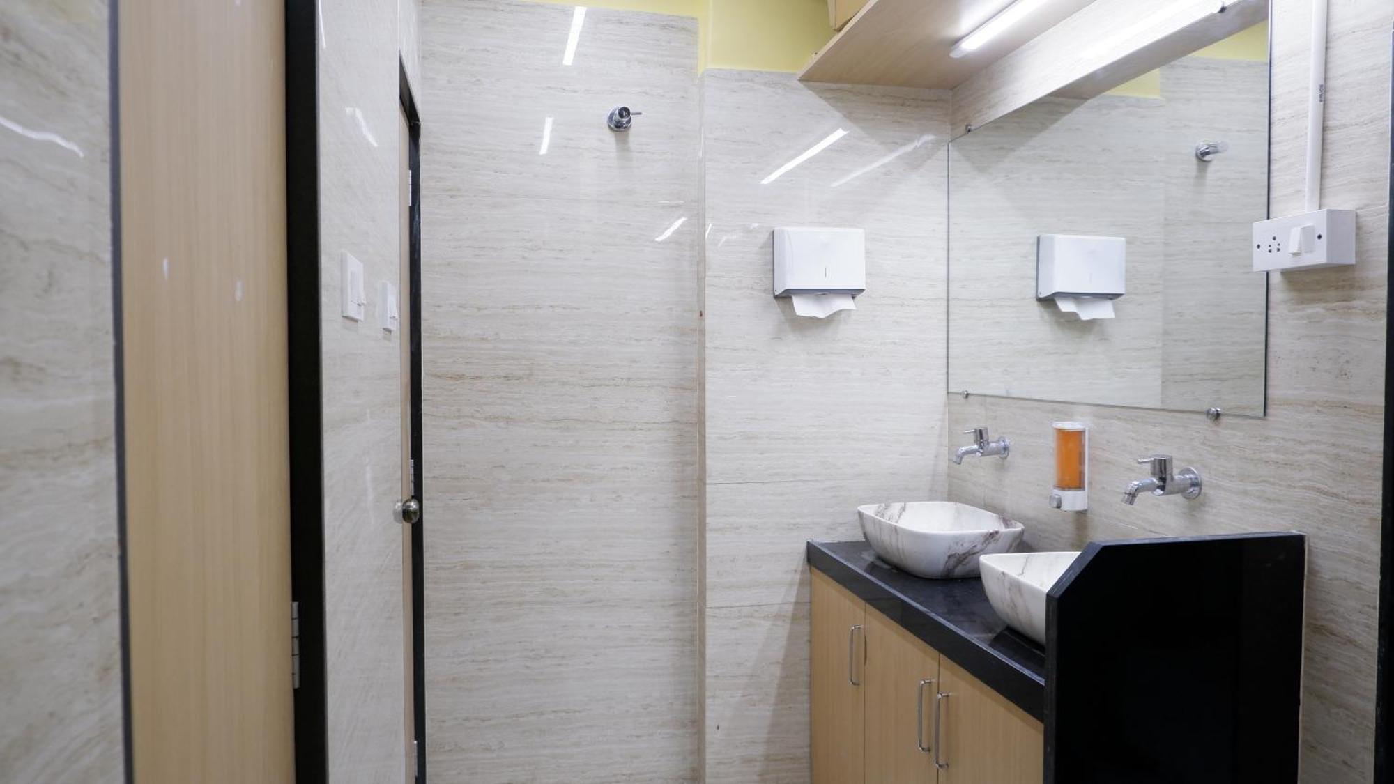 Hotel Astropods à Bombay Extérieur photo