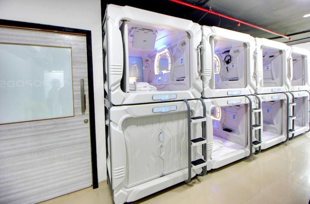 Hotel Astropods à Bombay Extérieur photo